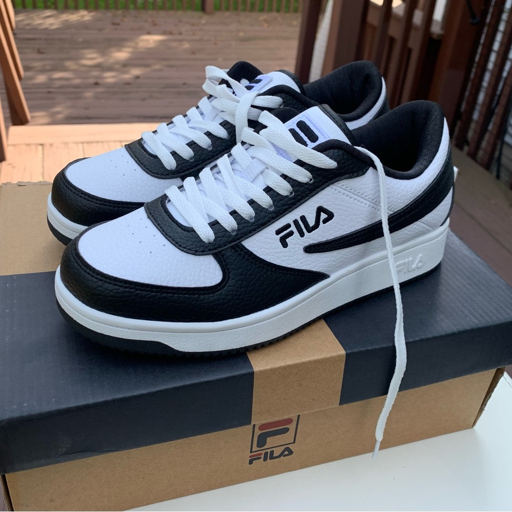 FILA Women’s White & Black Low-Top Sneakers